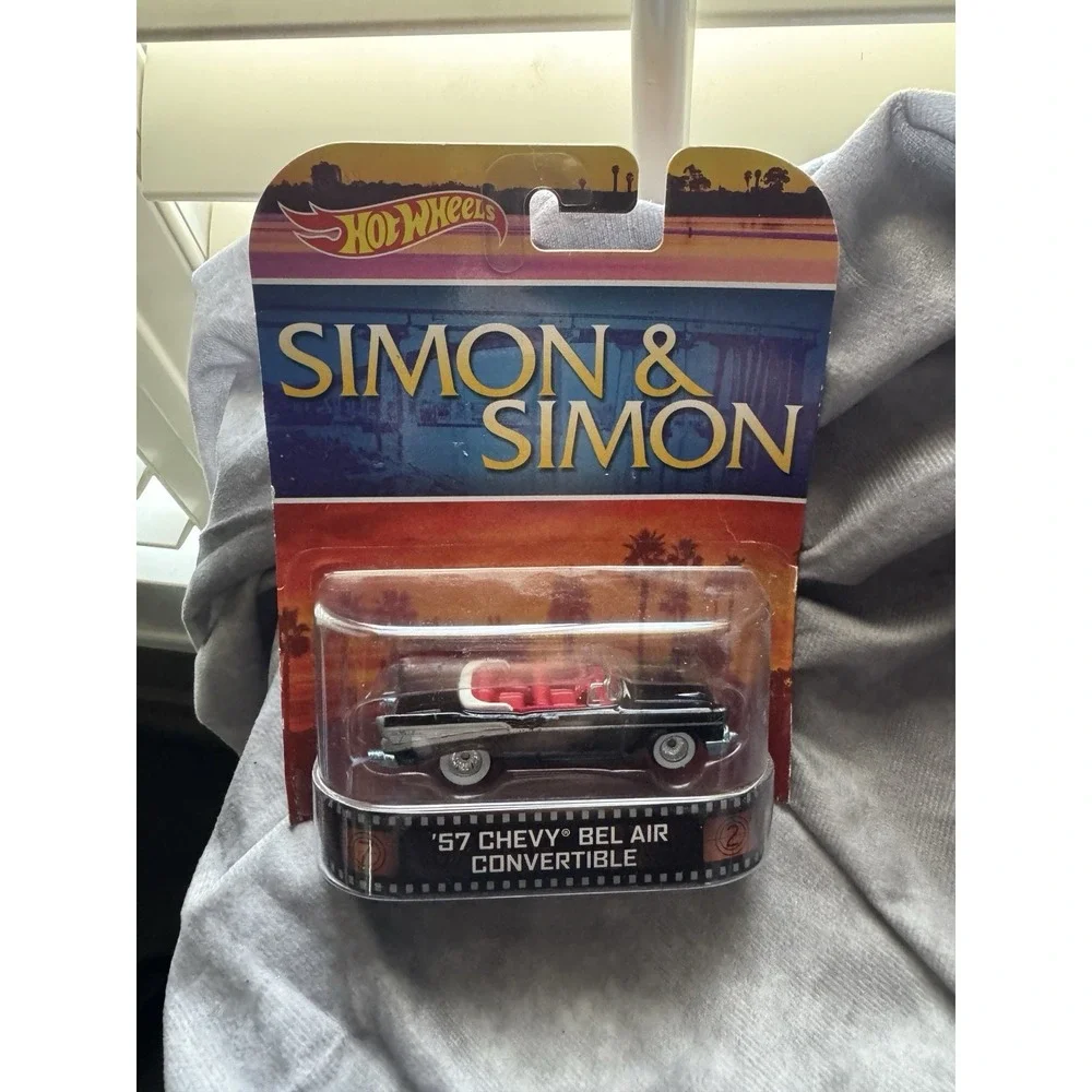 HOT WHEELS '13 RETRO ENTERTAINMENT SIMON & SIMON 1957 CHEVY BEL AIR CONVERTIBLE